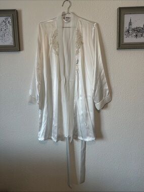 👰🏻‍♀️ Linea Donatella Ivory Satin Robe with Beaded Trim Size S/M